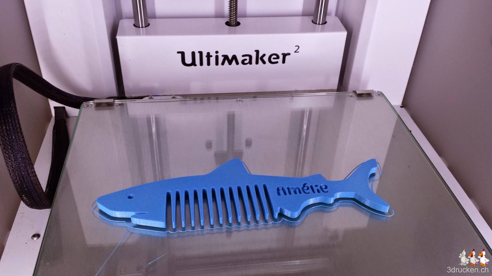 Foto des fertig gedruckten Hai-Kamms auf dem Ultimaker 2 Drucktisch