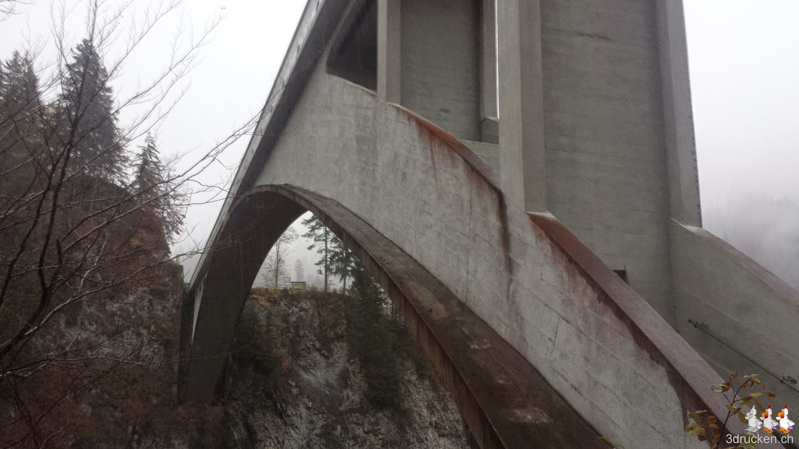 Foto der Salginatobelbrücke von schräg unten
