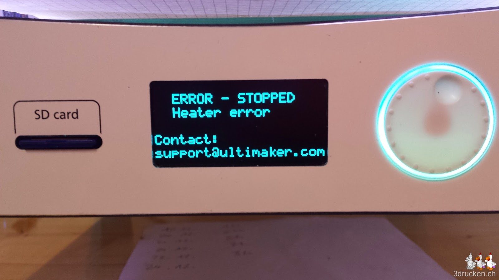 Foto des LCD am Ultimaker 2 mit der Fehlermeldung ERROR - STOPPED, Heater error